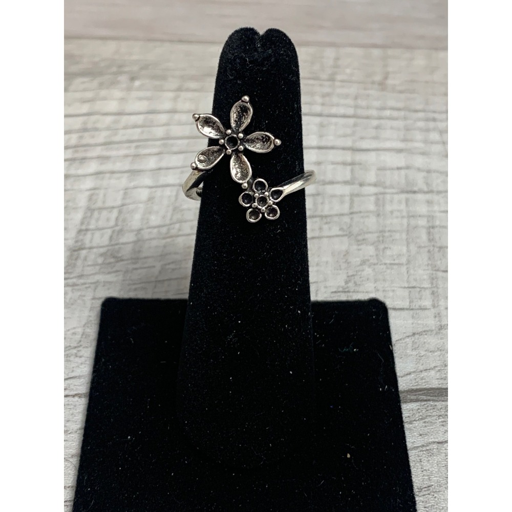 Silver Tone Double Flower Bypass Ring Antiqued Floral Design Size 6.5‎